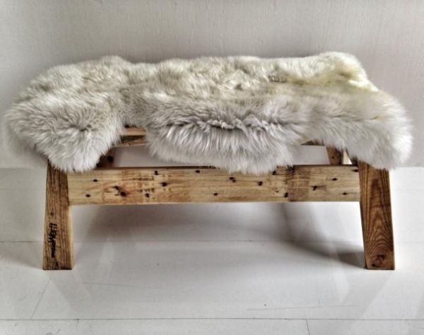 Upcyklácia dizajnu dreveného paletového nábytku