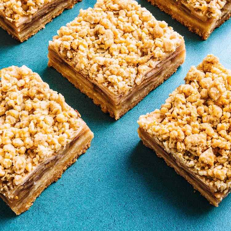 Zakrytý jablkový koláč z plechu Jednoduché recepty na pečenie s jablkami