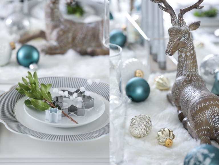 Nápady na vinobranie dekorácií stola s vykrajovátkom ako obrúskový prsteň a modrými loptičkami a postavou jeleňa z mosadze