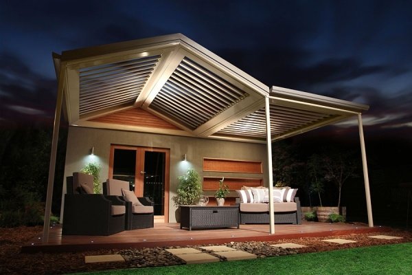 Terasa na streche veranda nábytok drevené podlahy Terasa zastrešenie veranda nábytok drevené podlahy