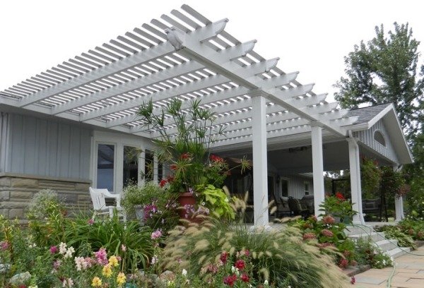 Terasa, zastrešená veranda z drevenej pergoly Materiály zastrešenie terasy drevená pergola záhradná veranda