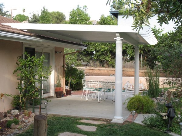 Strešná krytina terasy s kovovým bielym dvorkom Materiály krytina terasy kovová biela