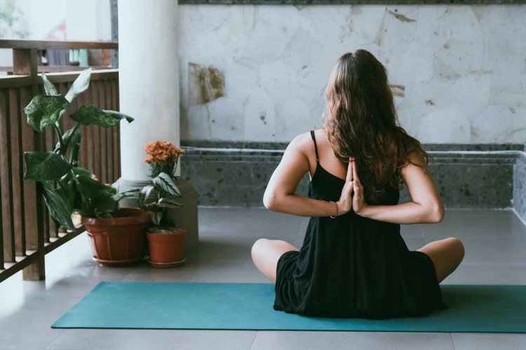Meditačné techniky pre začiatočníkov pre spokojnosť a sebadôveru
