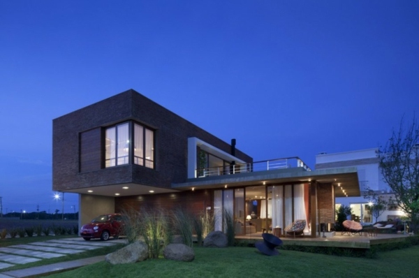 moderný dizajn z tehál a skla moderný tehlový a sklenený dom