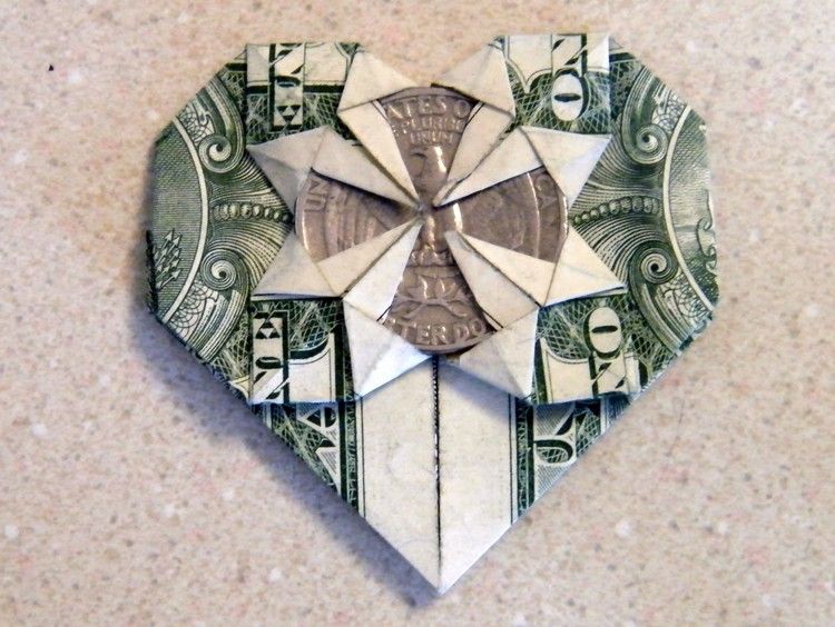 Dolárová bankovka k srdcu s mincou peniaze zložiť srdce dolárová bankovka