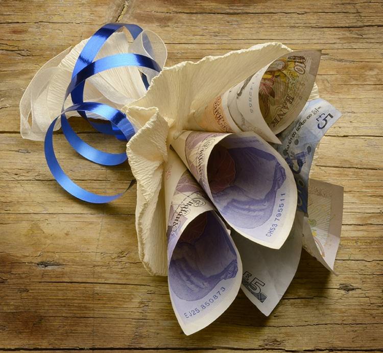 peňažné darčeky na svadobnú kyticu drotár bankovka nápad