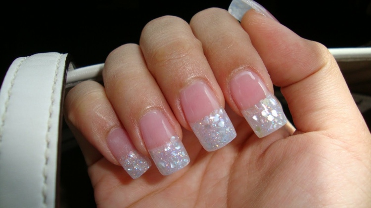 Priehľadný dizajn s trblietkami gélové nechty francúzska manikúra trblietky jednoduché nailart ženy