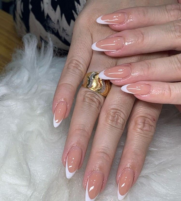 French Nails 2020 nechtové trendy gélové nechty prírodné dlhé