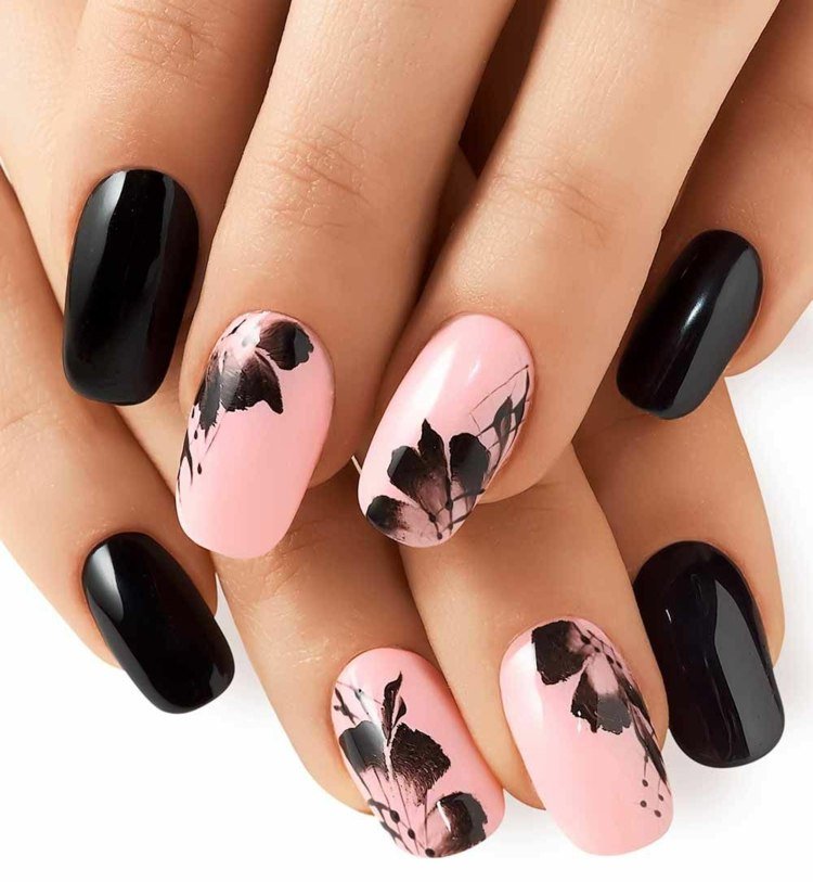 Svetlo ružové čierne nechty kvety ozdoba na nechty