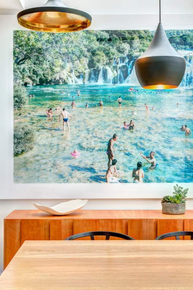 Prívesné svetlá komoda drevený stôl na stôl Fotografie komody na drevený stôl na stenu