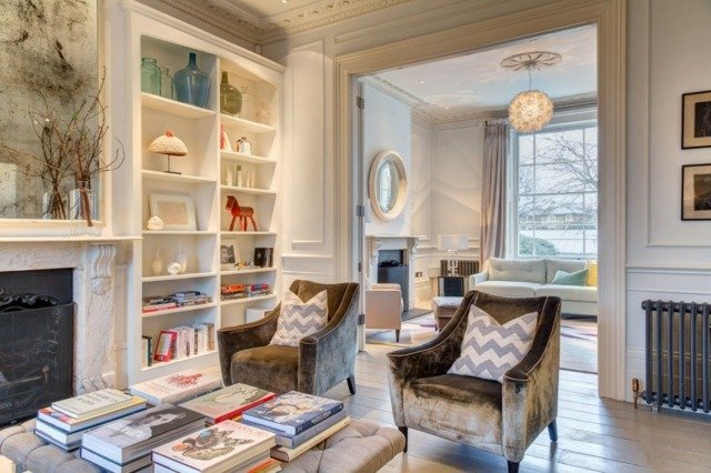 Nástenné police, knihy, krb, obývačka, rekonštrukcia domu Knihy krbový projekt rekonštrukcie obývačky