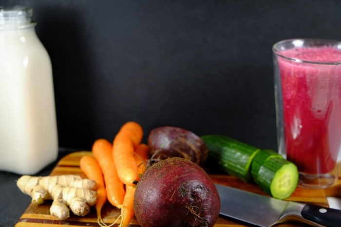 smoothie zelenina zdravá uhorka cvikla mrkva zázvorové mlieko