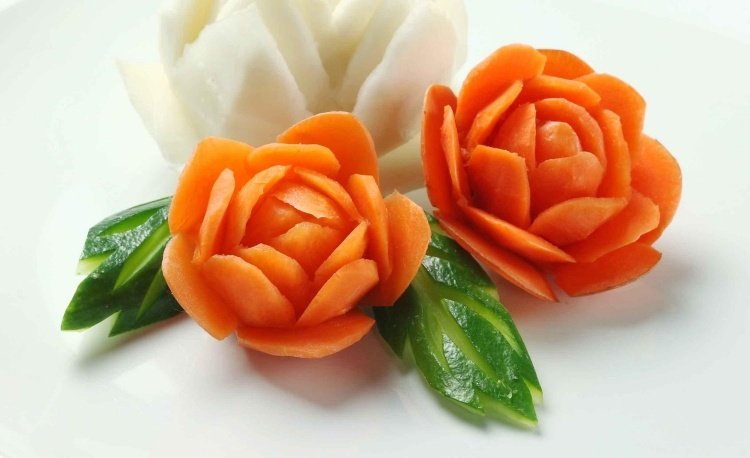 Mrkvové ruže s listami z cukety Zeleninovo-rezbárska-mrkvovo-ružová-cuketová misa