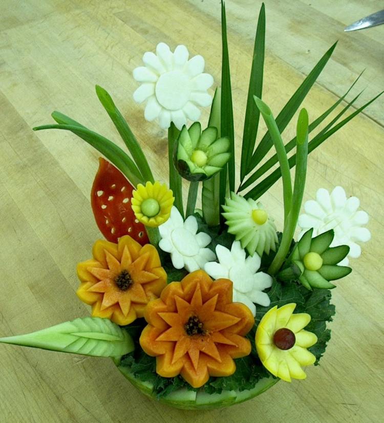 veľká kytica zeleninových kvetov Zelenina-rezba-kytica-mrkva-uhorka-cuketa