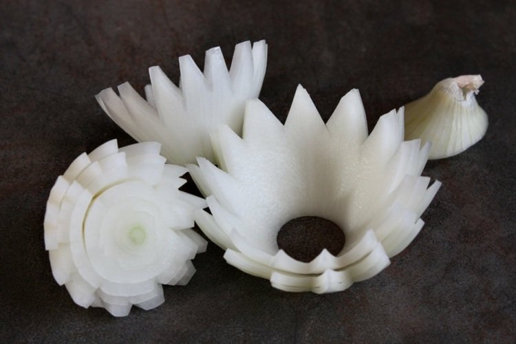 Nakrájajte cibuľu vyrezávanie zeleniny lotosový kvet biela cibuľa nápad