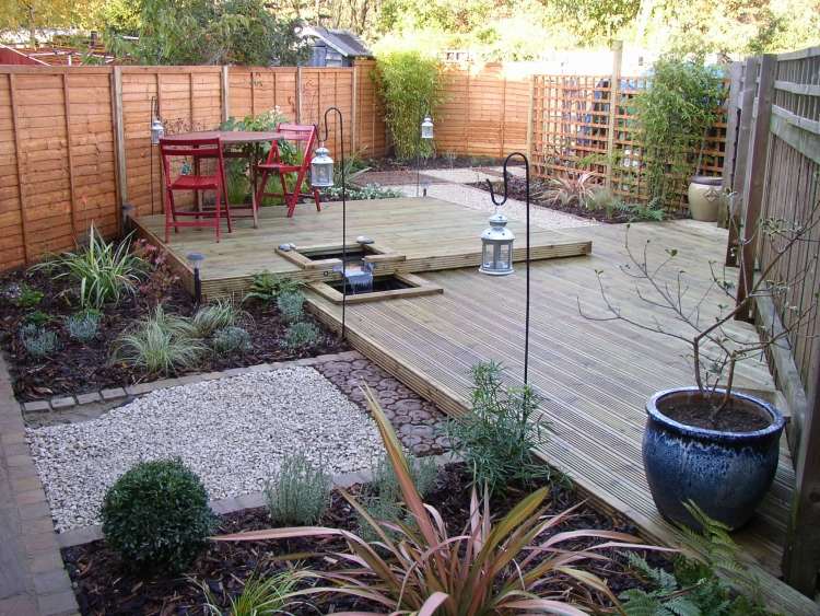 Rastliny milujúce sucho pre slnečné a ľahko udržiavateľné záhrady útulný-záhradný-dizajn-vonkajšia-plocha-palubovka-ochrana-súkromia-dreviny