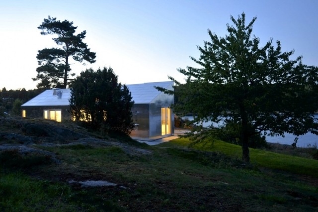 Hliníkový dom-asymetrický-pôdorys-optimálne-prispôsobenie-podmienky umiestnenia