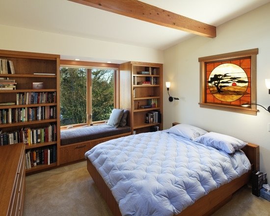 Zariadenie spálne, Lesseecke, knihy Lesseecke zariadila nástennú poličku z dreva