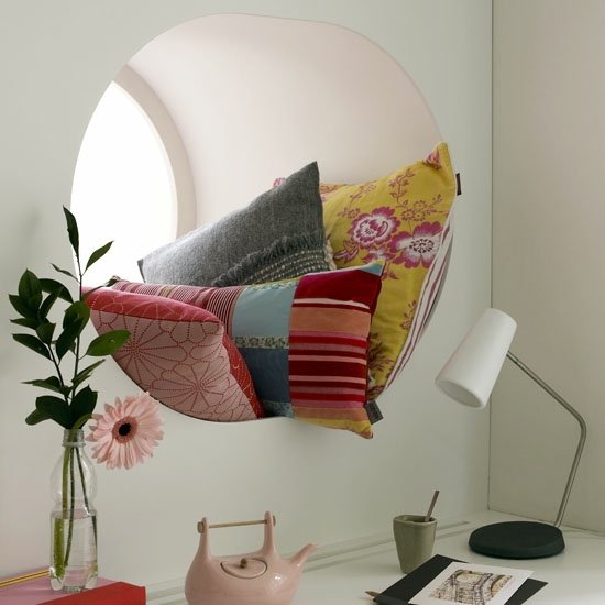 nápad na úsporu miesta vankúšové sedadlo k oknu Idea vankúš okno sedadlo podkrovná izba