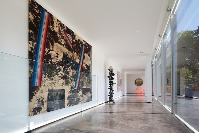 abstraktné nástenné umenie na poschodí-priehľadné sklenené zábradlie schodiska chodba-dizajn-steny-zábradlia-zo-skla-schody-genety-domov-laurence-sonck