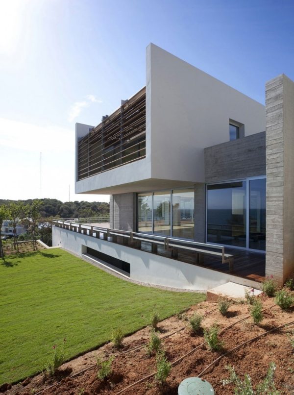 moderné sídlo s geometrickými tvarmi panoramatické okná