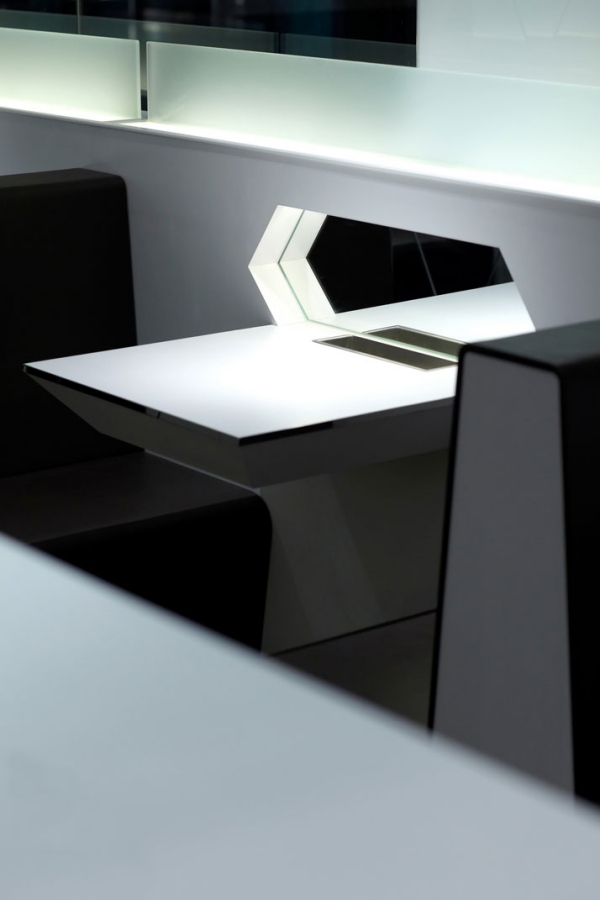 moderné béžové štúdio s dizajnovým štúdiom Fairwood Buddies Cafe