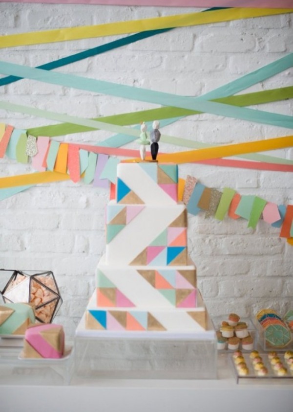 Torta pre svadobné trojuholníkové tvary Torta -pre- svadba- trojuholníkové- tvary-farebné