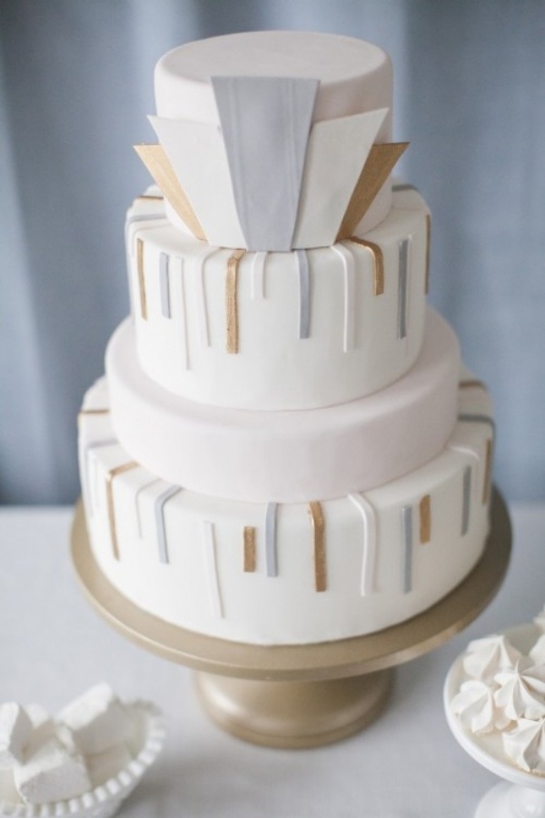 Svadobná torta neobvykle svetlo zlatá Svadobná torta -neobyčajné- ľahké- zlato-tečúce-linky