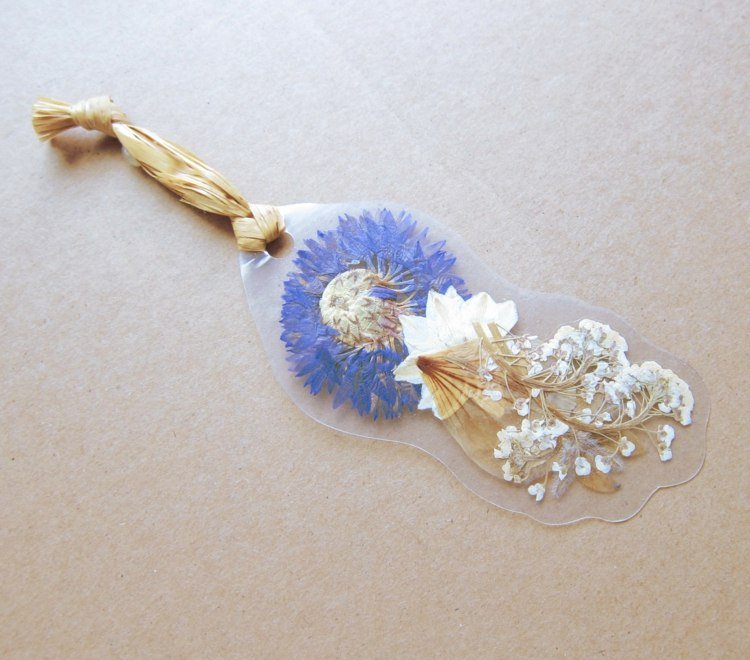 rozdajte lisované kvety-záložky-stimulácia-prívesky-náušnice