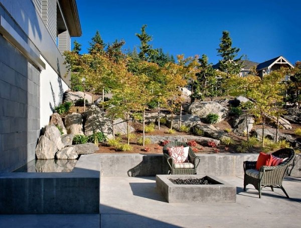 dom s veľkými oknami v tichomorskej severozápadnej oddychovej miestnosti