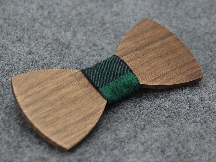 darčeky-svadobný-vedúci-moderný-motýlik-drevo