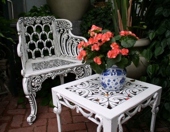 Železný nábytok do záhrady alebo na terasu s romantickým vzhľadom Darček romanticky ošarpaného a elegantného záhradného nábytku