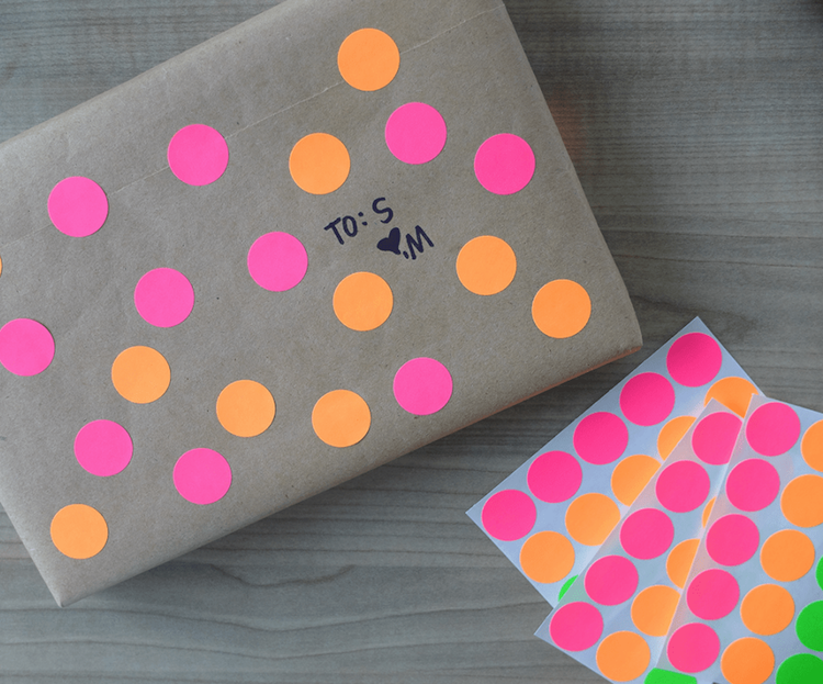 prispôsobiť baliaci papier ozdobiť samolepky samolepky