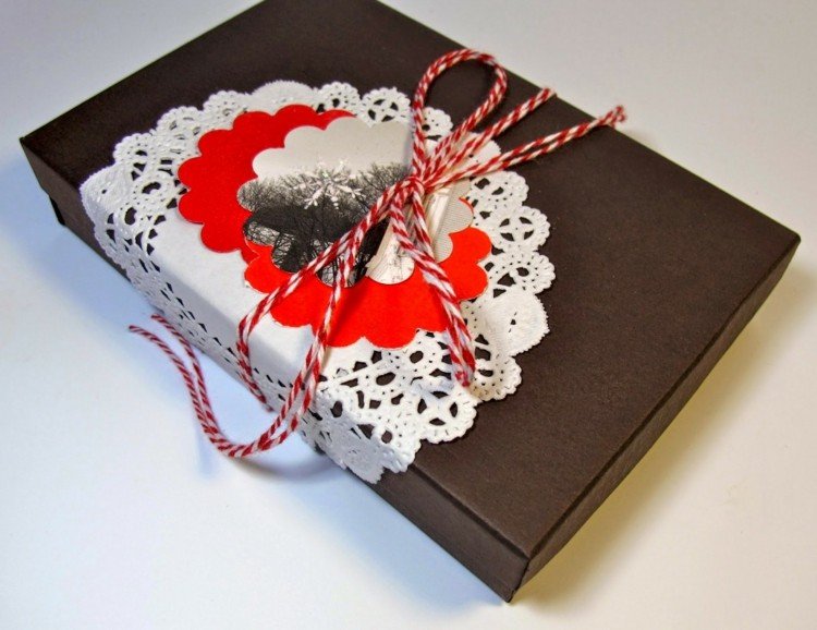 Ozdobte darčeky čipkou drotár darčekové balenie čipka dekorácia foto kvet tvar šnúra červená biela