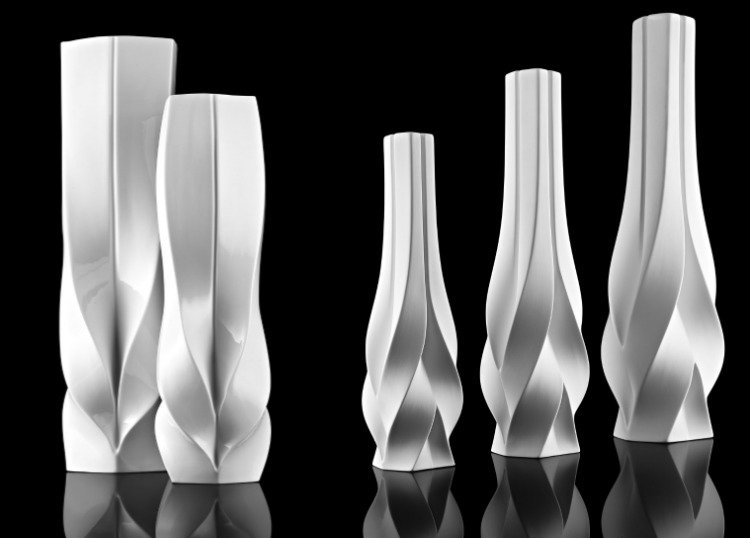 Vázy „vrkoč“ v bielej farbe so zložitými tvarmi riad-sada-zaha-hadid-porcelánová váza-biely-lesk
