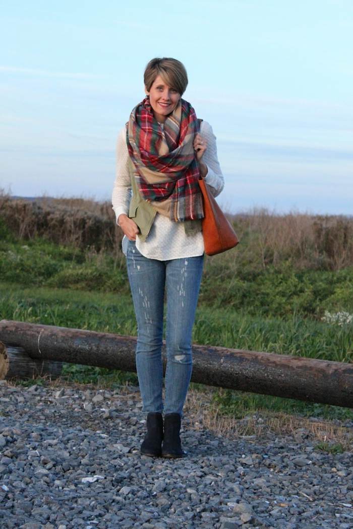 Kárované rifle z mäkkej látky a čierne členkové topánky svetlá šatka-kontrolovaná-mäkká tkanina