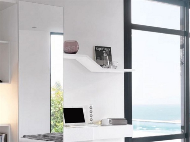 Skrinka so zrkadlovými dverami pracovisko v nástennej poličke v spálni Alisa-priestor na spanie-kolekcia nábytku-nástenná polica-hranatý-tvar-jednoduchý