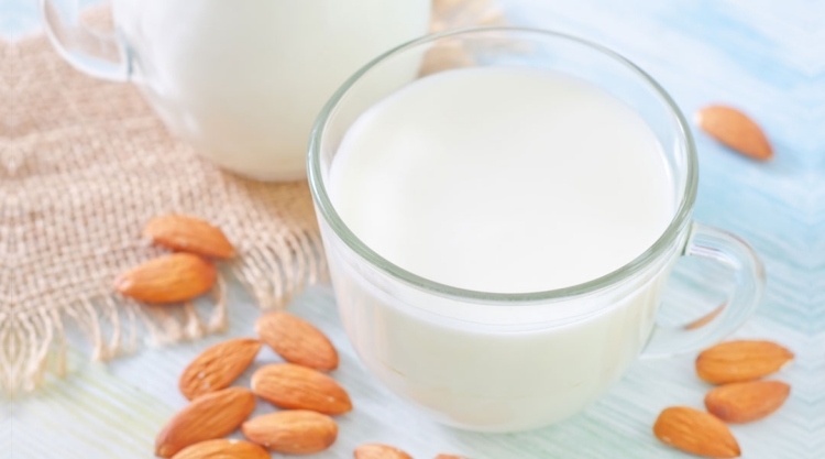 Recept na čistenie tváre s mletými mandľami a jogurtom Vytvorte si vlastný recept na peeling na tvár-mletý-mandľový-jogurt