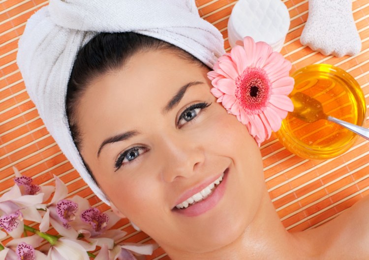Pleťové masky na tvár si sami pripravíte recept na med jemne