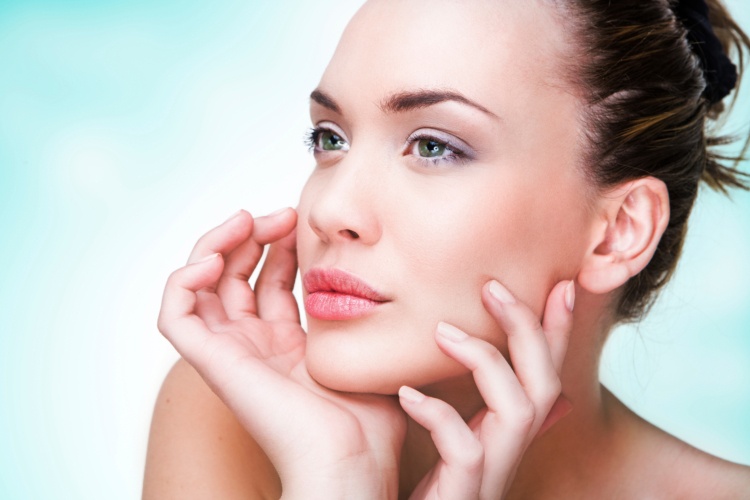 Pleťová maska ​​na tvár maskuje prirodzene krásnu čistú pokožku