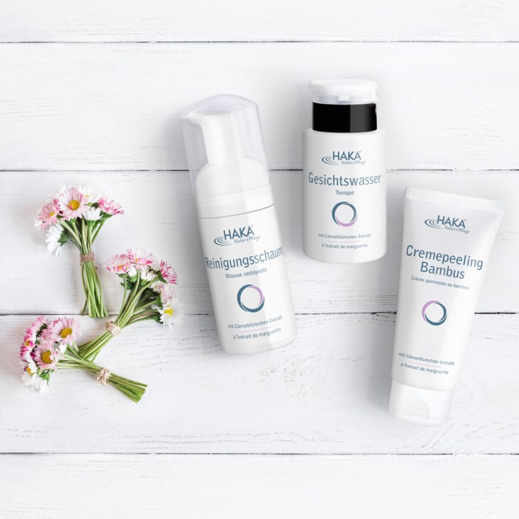 Čistenie tváre pre žiarivú pokožku Výťažok zo sedmokrásky