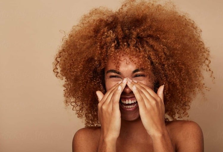 Aplikujte cvičenia tvárovej jogy proti vráskam na tvári