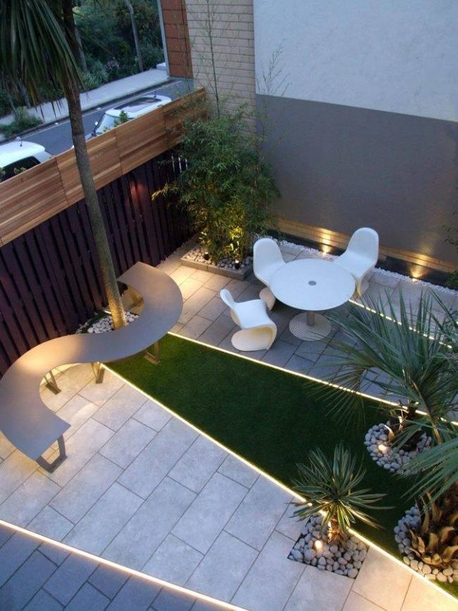 moderný dizajn strešnej terasy s LED podlahovou lištou