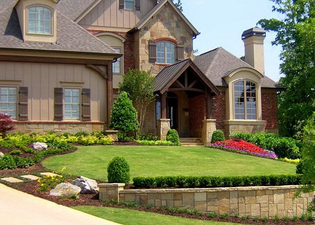 Trávniková oporná stena vždyzelených rastlín vždyzelené rastliny záhradná cesta trávnik dom tradičný