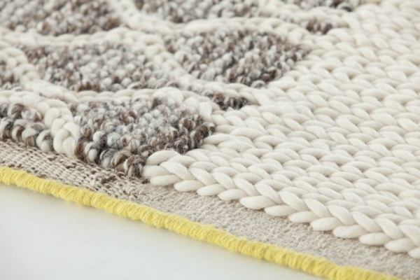 Pletený designový koberec moderný