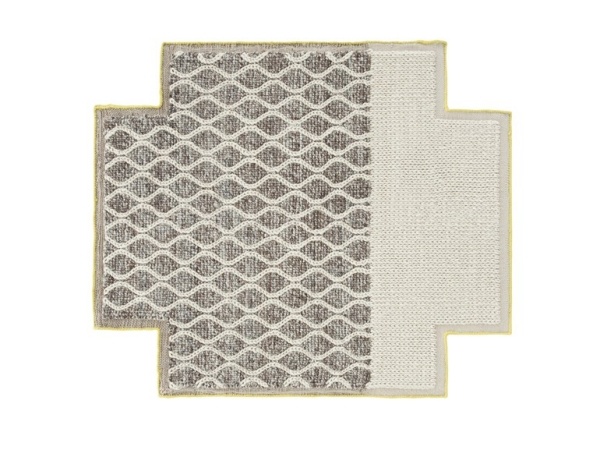 Dizajn koberca sivá pletená línia vzhľadu