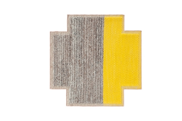 Koberec v tvare kríža v žlto šedej kombinácii