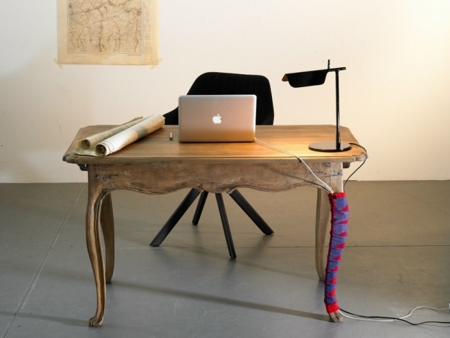 dekorácia študovne pletená ponožka ako ozdoba stolu