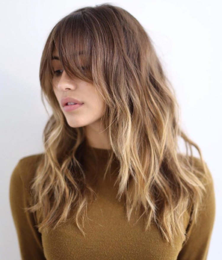 odstupňované vlasy dlhá ofina odstupňovaná balayage