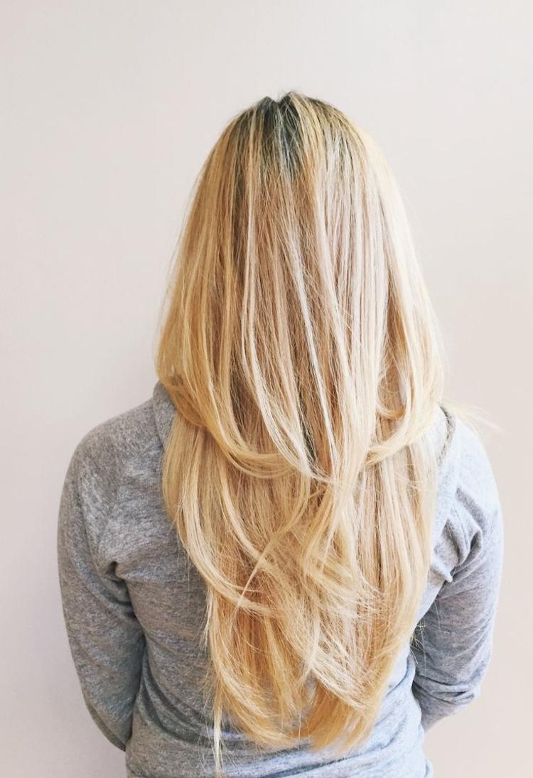 vrstvené vlasy veľmi dlhé vrstvy blond